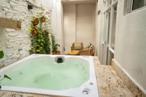 3BR old City Amazing House Wifi Jacuzzi Hottub A/C - Image 2