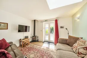 Cozy Lodge sleeps 4 in Barton-upon-Humber - Image 4