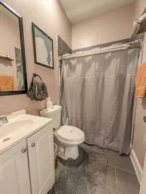 Lovely 4BR Home with King Bed Sleeps 8 & Free Parking - Image 4