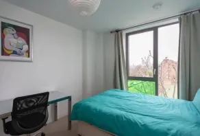 stylish one bedroom apartment close to the city of London - Image 5