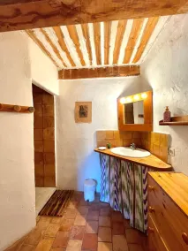 A typical house in the heart of Luberon Park - Image 2