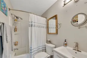 Relaxing, Gorgeous Townhouse with 2 Spacious Master Bedrooms - Image 5