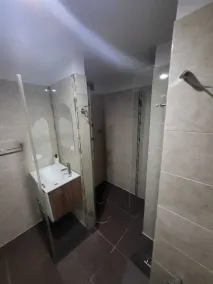 Spacious Apartment with indoor parking, best location - Image 5
