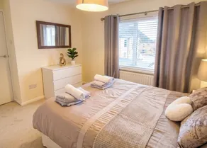 3 Bedroom House - Parking - Wifi - Fully Refurbished Throughout - New Kitchen & Bathroom - Image 5