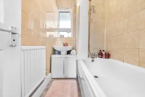 2 Bed Apartment Sleeps 7 Comfort Style Combined - Image 3