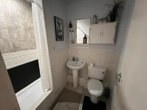 Apartment Sleeps 6 with Air Conditioning - Image 3