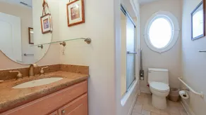 GoldCoast-2nd Flr m / Elevator-Handicap Friendly-Across frm Beach, 5 bdrms / 4 bths - Image 5