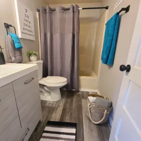 RnR Retreat-Upscale housing, contemporary decor - Image 3