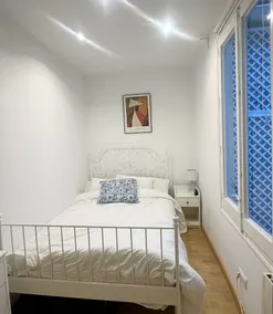 Apartment Sleeps 2 With Air Conditioning - Image 3