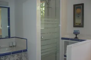 Independent ground floor of a villa, residential, garden and private pool - Image 3