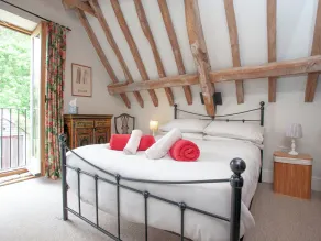 3 bedroom accommodation in Bleadon, near Weston-super-Mare - Image 4