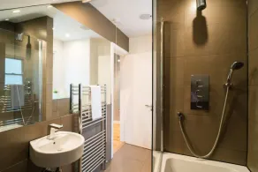 The Loft | Trendy Top Floor 1 Bed | Oakfield Apts - Image 3
