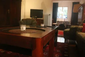 Nanas Holiday Home - Image 2