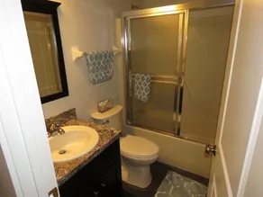 Walk to Beach & Historic Downtown Venice - Rennovated 2 Bed, 2.5 Ba, off-st pkg - Image 3
