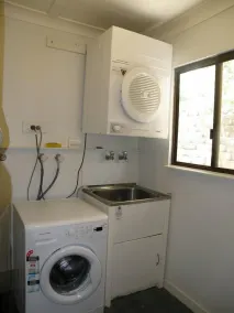 Pets Allowed in this fully fenced low set house close to beaches. - Image 2