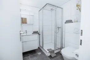Winterberg Appartement 6 Pers aan Skilift grootste Skigebied nabij Bikepark Unieke locatie met zeer rustige tuin in het bos en het gezellige centrum leuke cafes restaurants en gratis zwembad sauna relax speelruimte parkeerplaats naast Der Brabander - Image 2