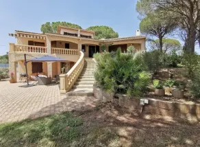 Villa with pool north of the Gulf of Saint-Tropez - Image 5