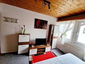 Cozy room in a quiet location - Image 5