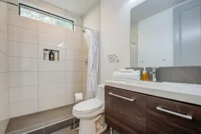 Modern 6 Bedroom Smarthome Near Downtown Sleeps 20 - Image 5