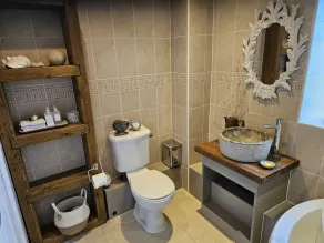 Truly STUNNING VIEWS at Hillcrest cottage, Cotswolds, AONB - Image 5