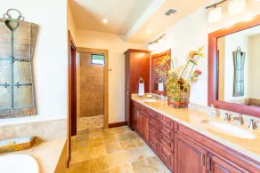 INSTREDIBLE SWEEPING OCEAN OG COASTLINE VIEWS. UNBEATABLE VALUE !! - Image 2