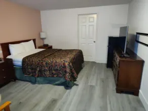 Shamrock Motel - Image 5