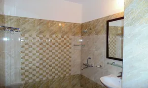 Elegant Spacious Room near WTP - Image 2