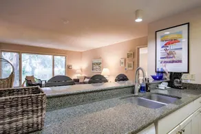 Lagoon Views, Private Balconies, Wildlife, En Suite Bathrooms, Pool & 2 Master Beds. 5 min to beach - Image 2