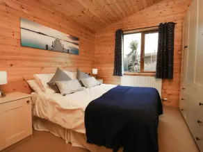 SEASCAPE RETREAT, pet friendly, with hot tub in Ilfracombe - Image 4