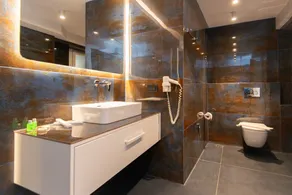 White & black Suites - Image 3