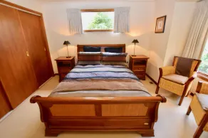 Santosha Glade | Designer Zen Cedar Home, 3 Bedroom, 2 Bathroom, Spa Bath, Central Heating, Gas Fireplace, Deck, BBQ - Image 5