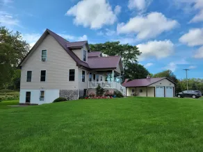 Modern, Amish-Built Farmhouse, 3 bedrooms sleeps 6 - Image 3