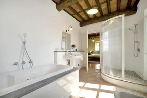 Alleinstehendes Ferienhaus mit Klimaanlage, Whirlpool, privatem Pool, TV, Innenhof, bei Lucca - Image 2