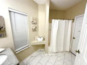 Spacious 4 bedroom house by OWA & Tanger Outlets, 15 mins from Beaches - Image 3