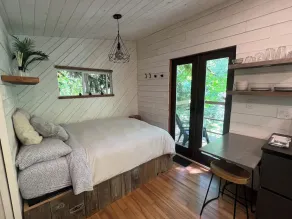 Squamish Tree House - Image 4