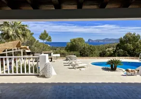 5* villa. Fantastisk havudsigt Opvarmet swimmingpool. Strand 15 min gang. - Image 3