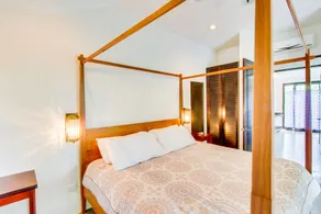 Penthouse with balcony, private hot tub, full kitchen, great location - Image 4