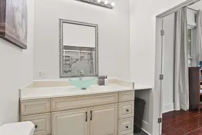 2BD In Heart of Mid CIty | 2 Blocks off Street Car - Image 4