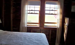 Classic New England Waterfront Cottage - Image 3