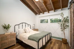 Marsh front villa on an acre. Private Dock + hot tub, steps from the beach - Image 5