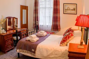 Crown Spa Apartment 13 - Image 5