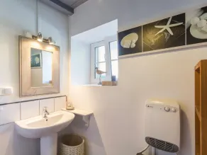 Detached house with a private garden in Gouville-sur-Mer - Image 3