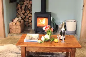Bramley Cottage Romantic Bolthole Sleeps 2 (Dog Friendly) Near Award Winning Pub - Image 4