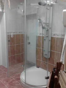 Large holiday property right by the outdoor pool & S-Bahn Berlin (15 minutes to the center) - Image 4