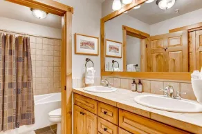 Spacious Private Condo for 6 - Image 2