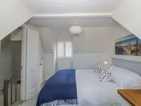 46 CROWTHERS HILL, pet friendly, with a garden in Dartmouth - Image 5
