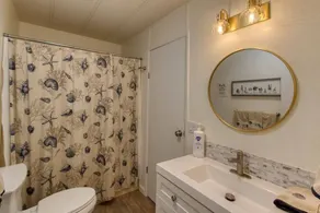 Serene & Luxury Retreat, Waterfront, Hot tub, Clamming - Image 3