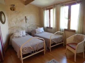 Picturesque house in 17th century village, with privacy, pool and views - Image 4