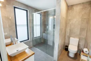 Located just a short drive from the ocean - Image 3