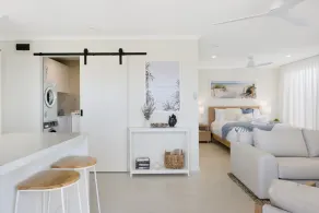 Beachfront Studio with Balcony & Stunning Views - Image 5
